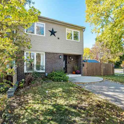Premium freehold home for sale: 2576, Mainroyal, Erin Mills, Mississauga