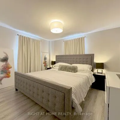 469, Queen, Central Newmarket, Newmarket