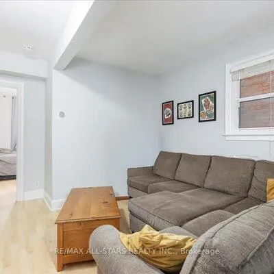 387,&nbsp;Ontario, Central Newmarket, Newmarket