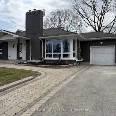 220,&nbsp;Millard, Central Newmarket, Newmarket