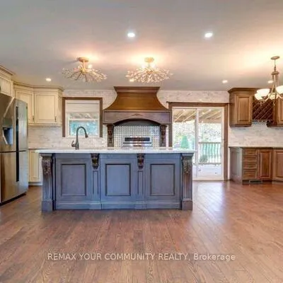 372,&nbsp;Dixon, Central Newmarket, Newmarket