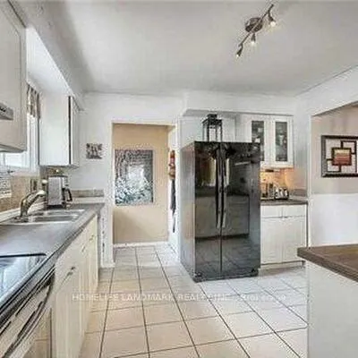 326,&nbsp;Lorne(Main Floor), Central Newmarket, Newmarket