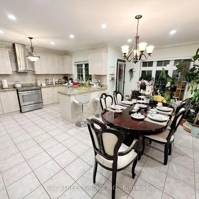 384,&nbsp;Spruce Grove, Woodland Hill, Newmarket