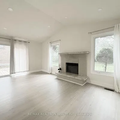296,&nbsp;John Bowser, Glenway Estates, Newmarket