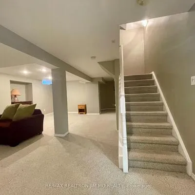 824,&nbsp;College Manor, Gorham-College Manor, Newmarket