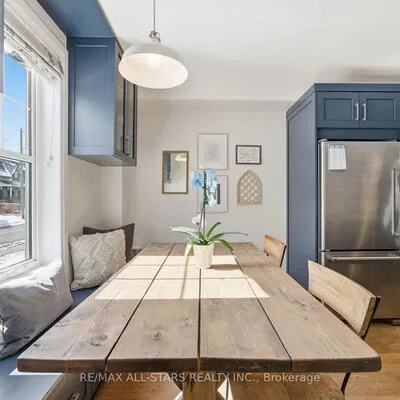 407, Queen, Central Newmarket, Newmarket