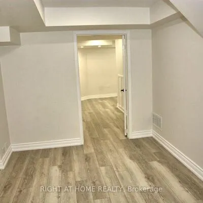 255,&nbsp;Marble, Woodland Hill, Newmarket