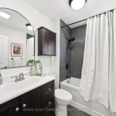 422,&nbsp;Queen, Central Newmarket, Newmarket