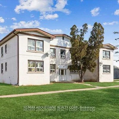 1023, Churchill, 1003 - CP College Park, Oakville