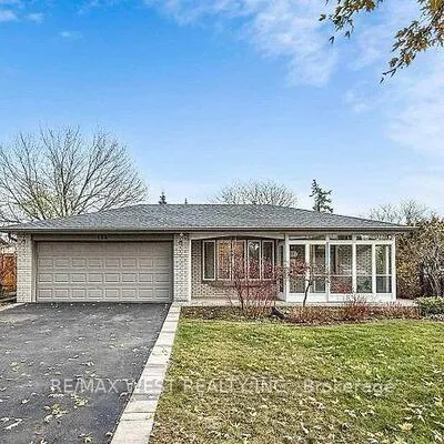 194, Sewell, 1003 - CP College Park, Oakville