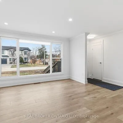 1020, Kent, 1003 - CP College Park, Oakville