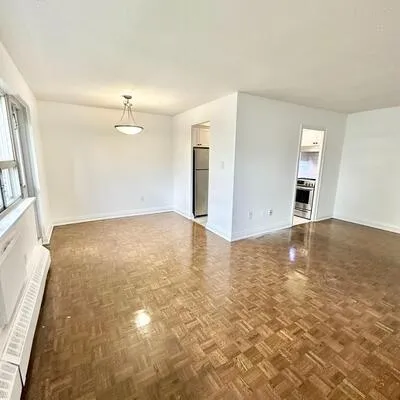 50,&nbsp;East, 1001 - BR Bronte, Oakville