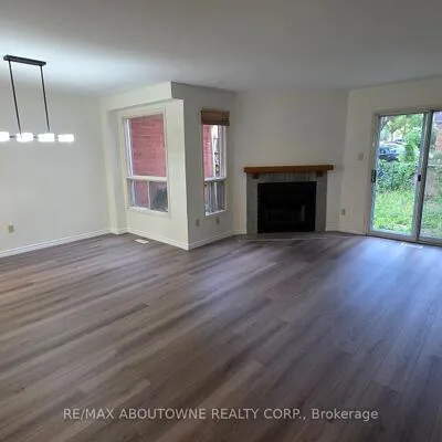 1329,&nbsp;Montclair, 1003 - CP College Park, Oakville