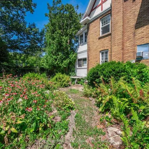 Premium freehold home for sale: 3175, Lakeshore, 1001 - BR Bronte, Oakville