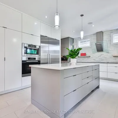 283,&nbsp;Jennings, 1001 - BR Bronte, Oakville