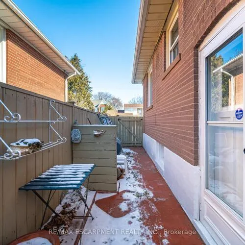 Premium freehold home for sale: 487, Wellington, 1020 - WO West, Oakville