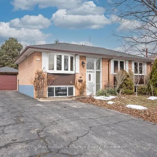 Premium freehold home for sale: 543, Pinegrove, 1020 - WO West, Oakville
