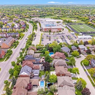 2460,&nbsp;Sixth, 1015 - RO River Oaks, Oakville
