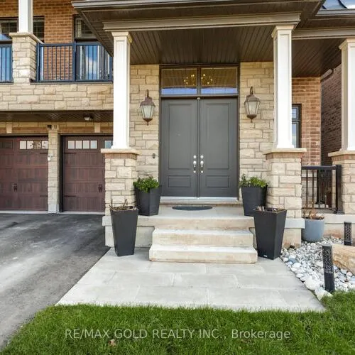 Premium freehold home for sale: 10, Settlers, 1008 - GO Glenorchy, Oakville