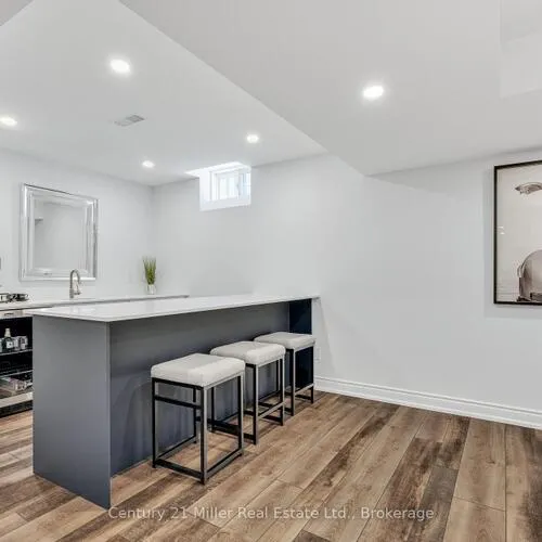 Premium freehold home for sale: 202, Innville, 1001 - BR Bronte, Oakville