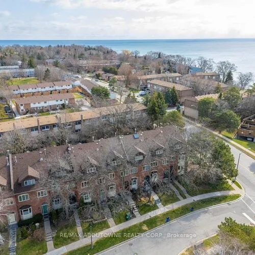 Premium freehold home for sale: 45, Tradewind, 1001 - BR Bronte, Oakville