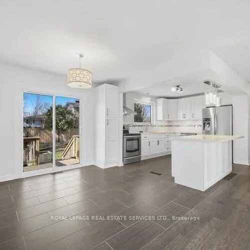 Premium freehold home for sale: 142, Osborne, 1003 - CP College Park, Oakville