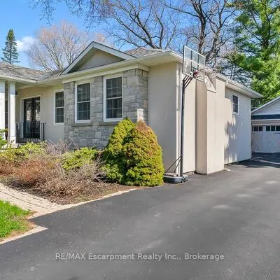 429,&nbsp;Smith, 1020 - WO West, Oakville