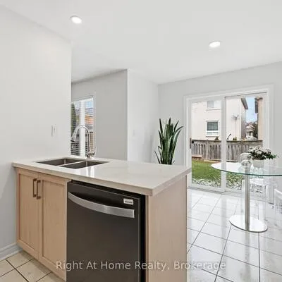 2255,&nbsp;Hummingbird, 1022 - WT West Oak Trails, Oakville