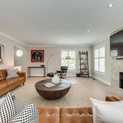 48,&nbsp;Forsythe, 1002 - CO Central, Oakville