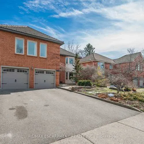 Premium freehold home for sale: 333, Claremont, 1006 - FD Ford, Oakville