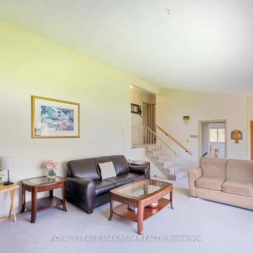 Premium freehold home for sale: 565, Pinegrove, 1020 - WO West, Oakville