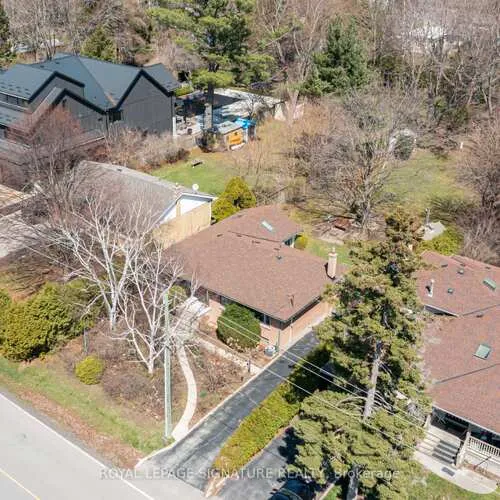 Premium freehold home for sale: 411, Maplehurst, 1020 - WO West, Oakville