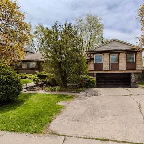 Premium freehold home for sale: 482, Sherin, 1020 - WO West, Oakville