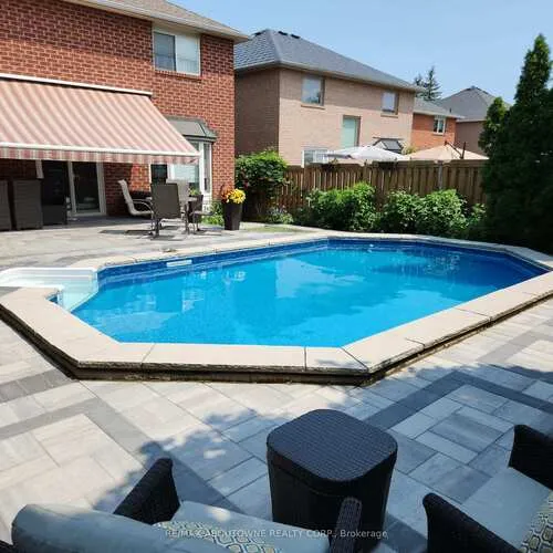 Premium freehold home for sale: 2216, NORFOLK, 1015 - RO River Oaks, Oakville
