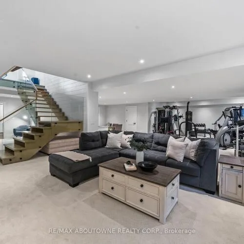 Premium freehold home for sale: 489, Lakeshore, 1017 - SW Southwest, Oakville