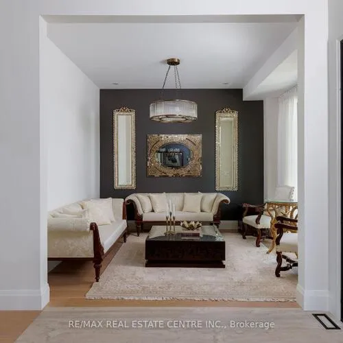 Premium freehold home for sale: 176, Weybourne, 1020 - WO West, Oakville