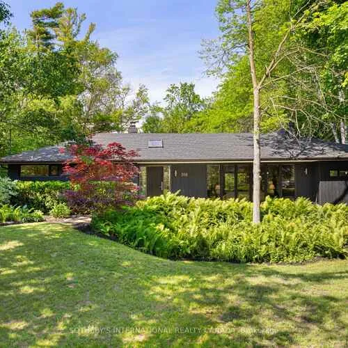 Premium freehold home for sale: 268, Woodland, 1006 - FD Ford, Oakville