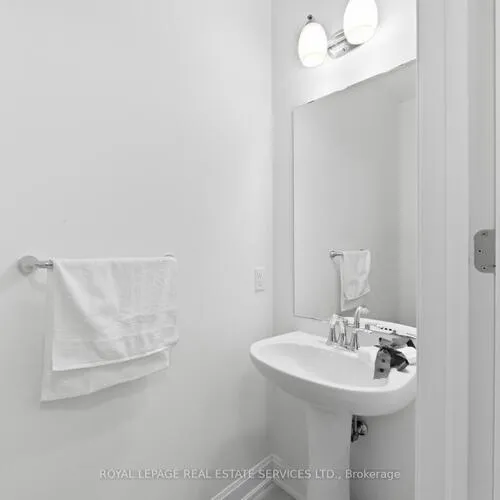 Premium freehold home for sale: 272, Wisteria, 1008 - GO Glenorchy, Oakville