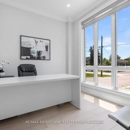 Premium freehold home for sale: 455, Samford, 1020 - WO West, Oakville