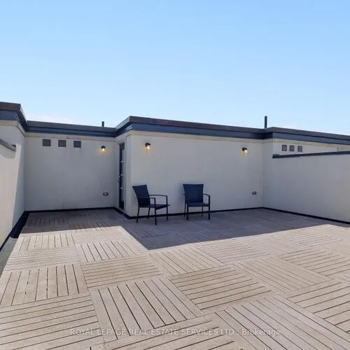 Premium freehold home for sale: 257, Hanover, 1020 - WO West, Oakville