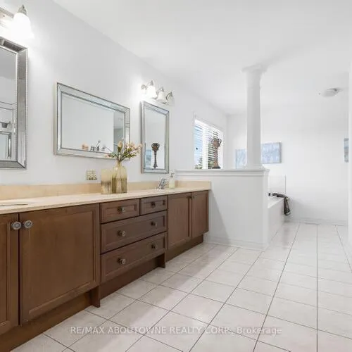 Premium freehold home for sale: 3308, Liptay, 1000 - BC Bronte Creek, Oakville