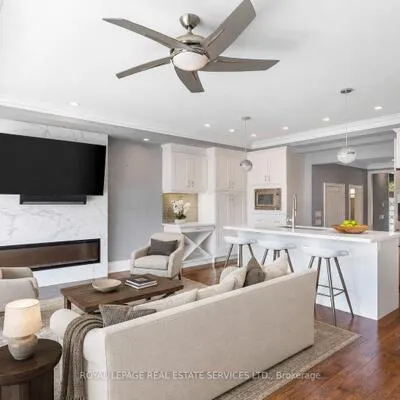 216,&nbsp;Rebecca, 1002 - CO Central, Oakville