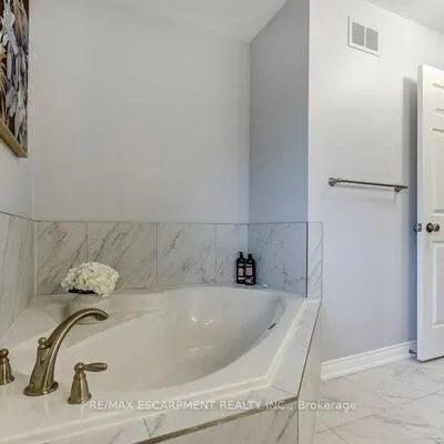 2527,&nbsp;Andover, 1015 - RO River Oaks, Oakville