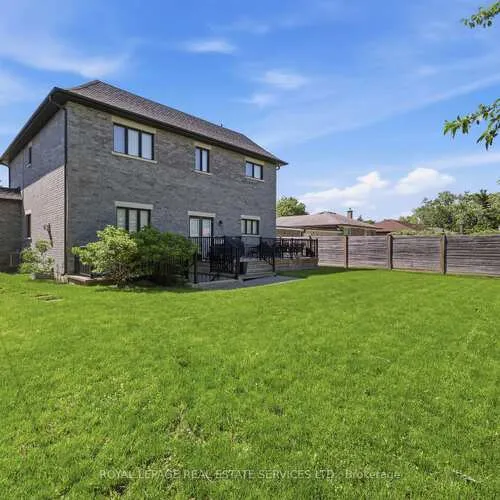 Premium freehold home for sale: 584, Weynway, 1020 - WO West, Oakville