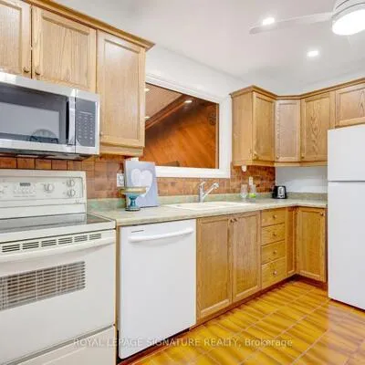 77,&nbsp;McCraney, 1003 - CP College Park, Oakville