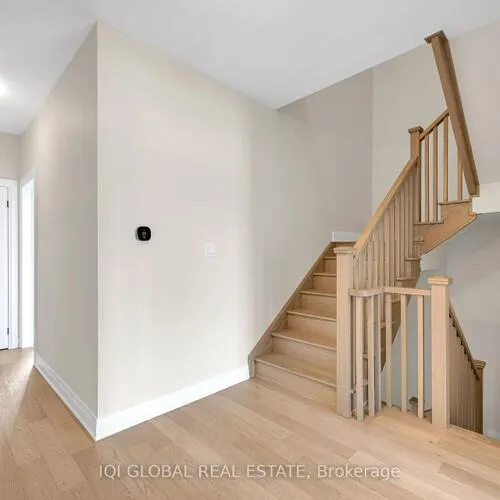 Premium freehold home for sale: 66, Settlers, 1008 - GO Glenorchy, Oakville