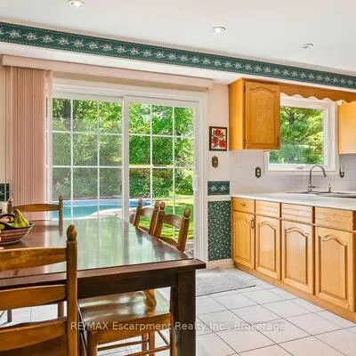 255,&nbsp;Spring Garden, 1017 - SW Southwest, Oakville