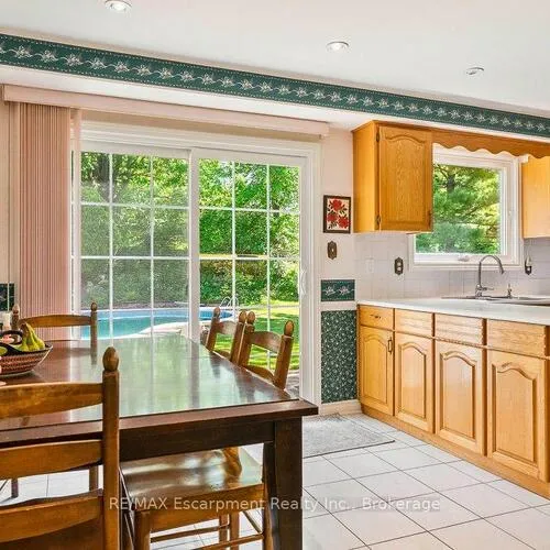 Premium freehold home for sale: 255, Spring Garden, 1017 - SW Southwest, Oakville