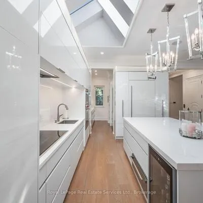 36,&nbsp;Anderson, 1002 - CO Central, Oakville
