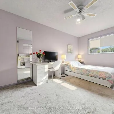 1380,&nbsp;Hazel McCleary, 1004 - CV Clearview, Oakville
